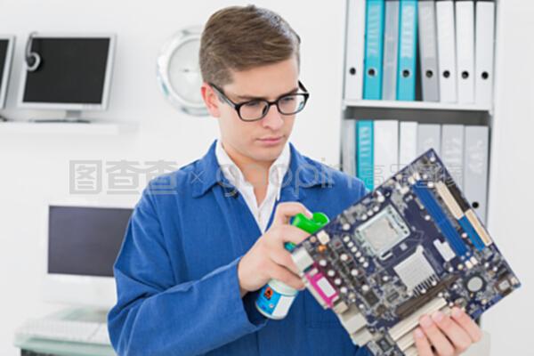 指尖微笑 计算机维修工程师的匠心与温度